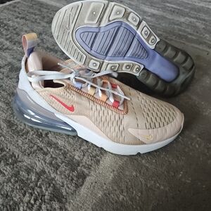 Nike Women's Air Max 270 in Cream and Pink Size 7.5
